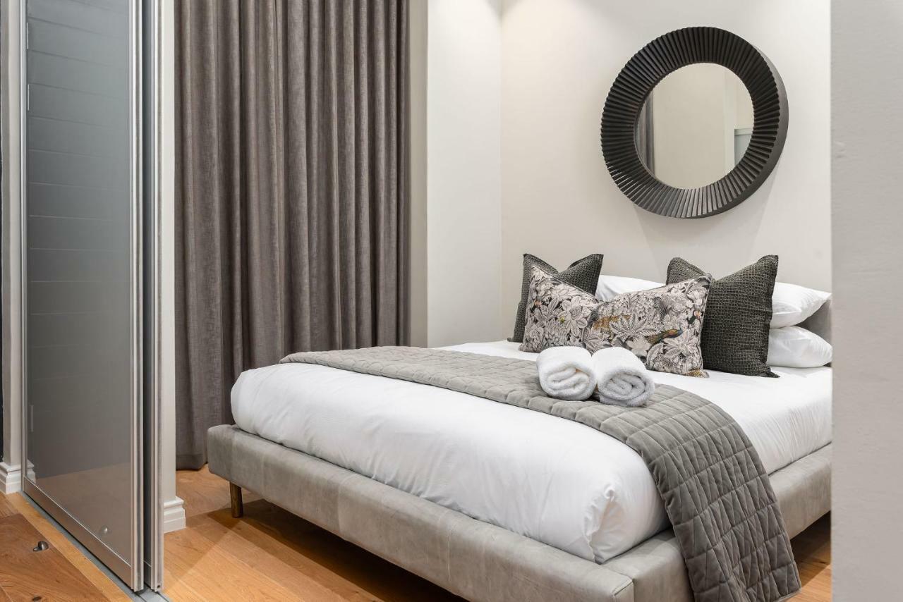 The Docklands Luxury Serviced Apartments Kaapstad Buitenkant foto